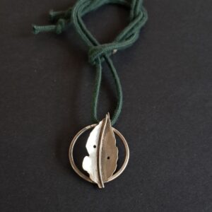 Bayleaf pendant
