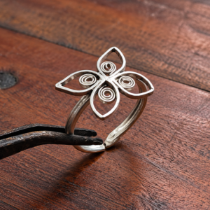 A filigree periwinkle flower ring